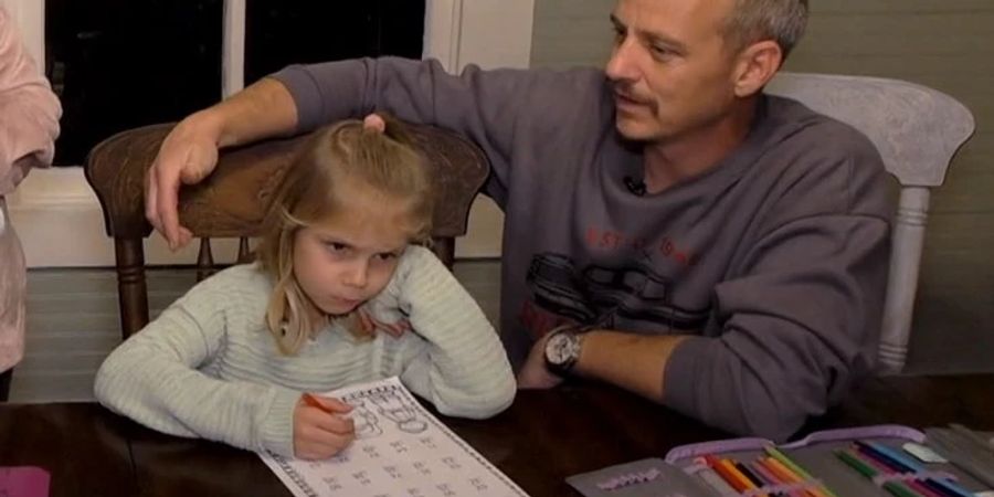 Lilly Roses erster Schultag endet in Tränen.