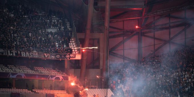 Rund um das 1:0 von Eintracht Frankfurt bei Olympique Marseille war es zu Böller- und Raketenbeschuss aus den Fanlagern gekommen. Rund um das 1:0 von Eintracht Frankfurt bei Olympique Marseille war es zu Böller- und Raketenbeschuss aus den Fanlagern gekommen.