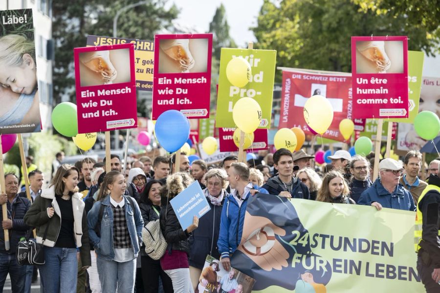 Die Transparente der Abtreibungsgegnerinnen und Abtreibungsgegner am «Marsch fürs Läbe».