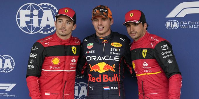 Die Top-3 des Qualifyings in Suzuka: Max Verstappen und die beiden Ferrari-Piloten Charles Leclerc und Carlos Sainz. Formel 1