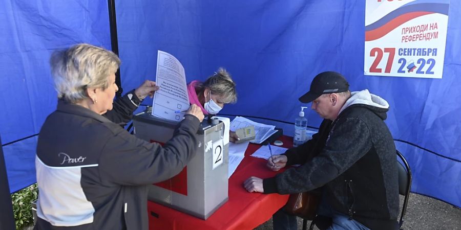 Der Kreml geht bei den Scheinreferenden in den besetzten ukrainischen Gebieten von einem Ja für einen Beitritt zu Russland aus und hat eine rasche Annexion der Gebiete angekündigt. Foto: Uncredited/AP/dpa