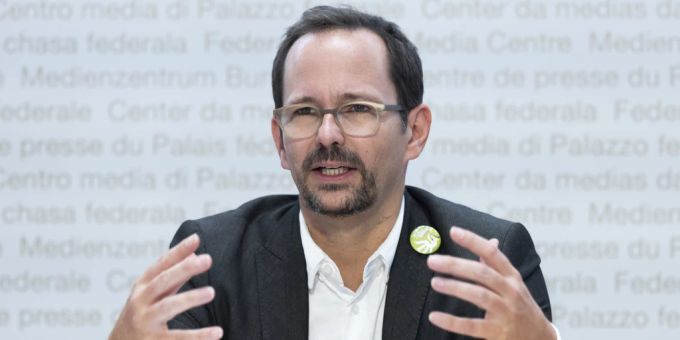Balthasar Glättli (Grüne/ZH) möchte die Höchstgeschwindigkeit auf Schweizer Autobahnen auf Tempo 80 drosseln: «Temporeduktionen sind essenziell, um Energie zu sparen.» (Archivbild) Tempo 80 Glättli