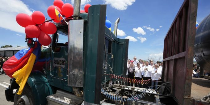 Venezuela und Kolumbien feiern ihre Grenzöffnung. Venezuela Kolumbien