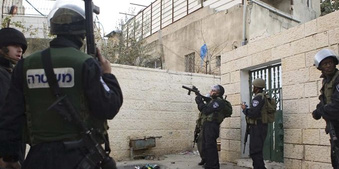 Die israelische Polizei sucht nach einem 28-jährigen Mann, der eine 84-jährige Frau erschossen haben soll. (Archivbild) Die israelische Polizei sucht nach einem 28-jährigen Mann, der eine 84-jährige Frau erschossen haben soll. (Archivbild)