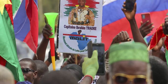 Westafrika - Burkina Faso: Wahlen finden erst in 21 Monaten statt