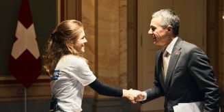Weltmädchentag - Bettina Brunner ist für einen Tag Bundespräsidentin