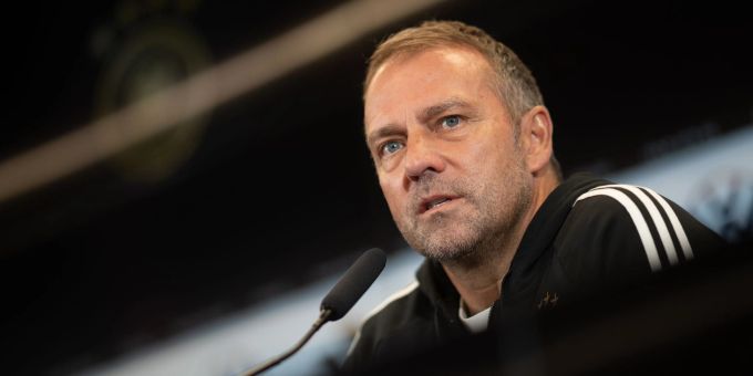 Bundestrainer Hansi Flick spricht bei einer Pressekonferenz. Bundestrainer Hansi Flick spricht bei einer Pressekonferenz.