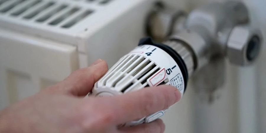 Zudem steigen die Energiepreise deutlich an.