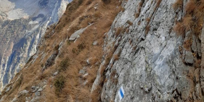 Val Cama/Italien: Mann stürzt ab und stirbt im Spital. Val Cama