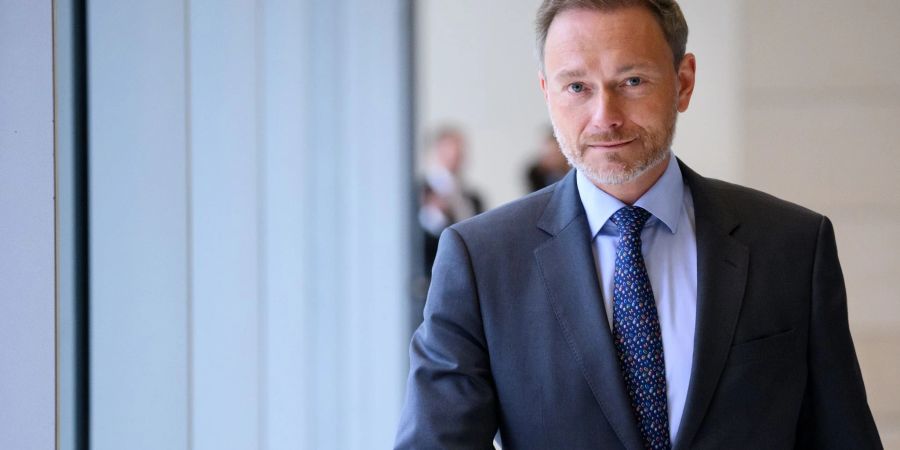 Christian Lindner, Bundesminister der Finanzen, kommt zur FDP-Fraktionssitzung im Deutschen Bundestag.