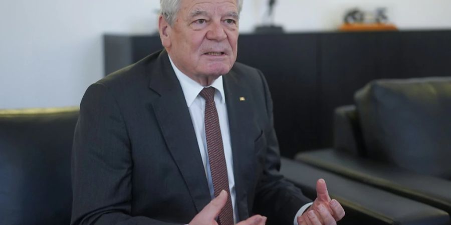 Der ehemalige deutsche Bundespräsident Joachim Gauck stellt die Neutralität der Schweiz in Frage. (Archivbild)