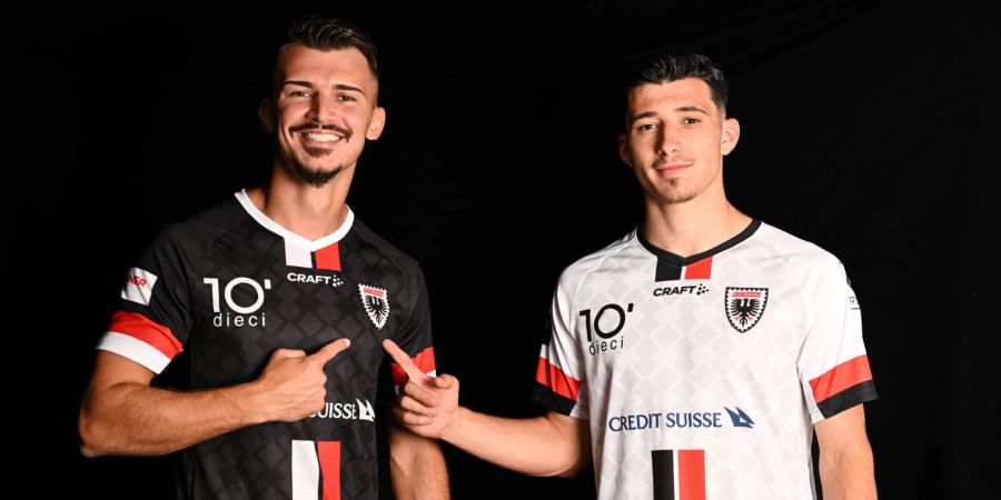 Die neuen Matchtrikots des FC Aarau.