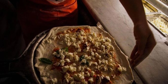 Ein unzufriedener Kunde hat ein New Yorker Pizza-Geschäft auf 5 Millionen Dollar verklagt. (Symbolbild) pizza