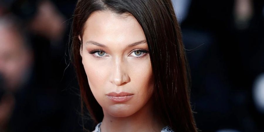 Model Bella Hadid wurde zuletzt 100 Tage lang wegen der Infektionskrankheit Lyme-Borreliose behandelt. Sie leidet aber schon viel länger unter gesundheitlichen Problemen.