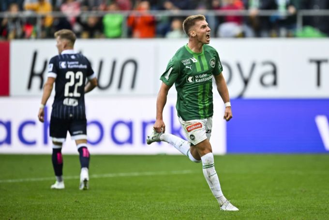 St. Gallens Christian Witzig bejubelt den 1:1-Ausgleichstreffer gegen den FC Luzern. FC Luzern St. Gallen