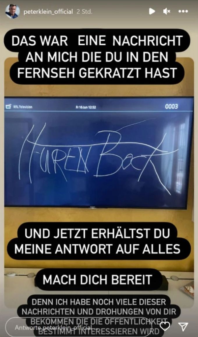 Peter Klein postete dieses Foto - Iris soll das Wort «Hurenbock» in seinen Fernseher geritzt haben. peter klein iris fernseher