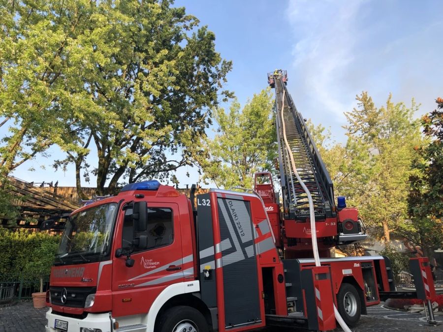 Bei den Löscharbeiten wurden zwei Feuerwehrleute leicht verletzt.