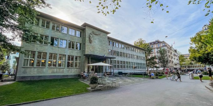 Die Zentral- und Hochschulbibliothek beim Vögeligärtli in der Stadt Luzern. Die Zentral- und Hochschulbibliothek beim Vögeligärtli in der Stadt Luzern.