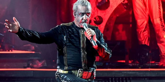 Rammstein-Frontmann Till Lindemann bei einem Konzert im Jahr 2018. Rammstein till lindemann