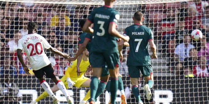 Kamaldeen Sulemana (l) vom FC Southampton trifft zum zwischenzeitlichen 3:2 für Southampton gegen den FC Liverpool. Kamaldeen Sulemana (l) vom FC Southampton trifft zum zwischenzeitlichen 3:2 für Southampton gegen den FC Liverpool.