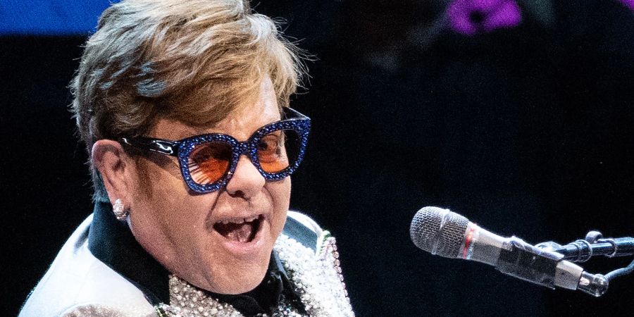 Superstar Elton John performt im Rahmen seiner «Farewell Yellow Brick Road Tour 2023» in der Münchener Olympiahalle.