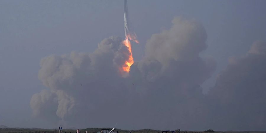 Die Starship-Riesenrakete von SpaceX explodiert bei erstem Testflug.