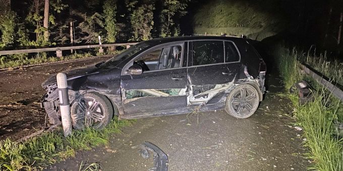 Der alkoholisierte Autofahrer blieb unverletzt. Unfall in Herdern