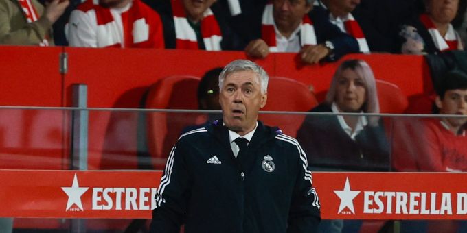 Real Trainer Carlo Ancelotti entschuldigte sich bei den Fans. Real Trainer Carlo Ancelotti entschuldigte sich bei den Fans.
