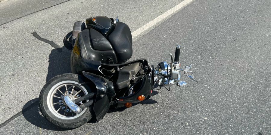Buchs: Rollerfahrer prallt in Auto