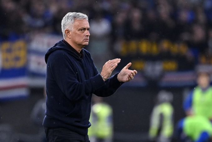 Dem 60-Jährigen winkt ein Zweijahresvertrag mit fürstlichem Gehalt. Mourinho