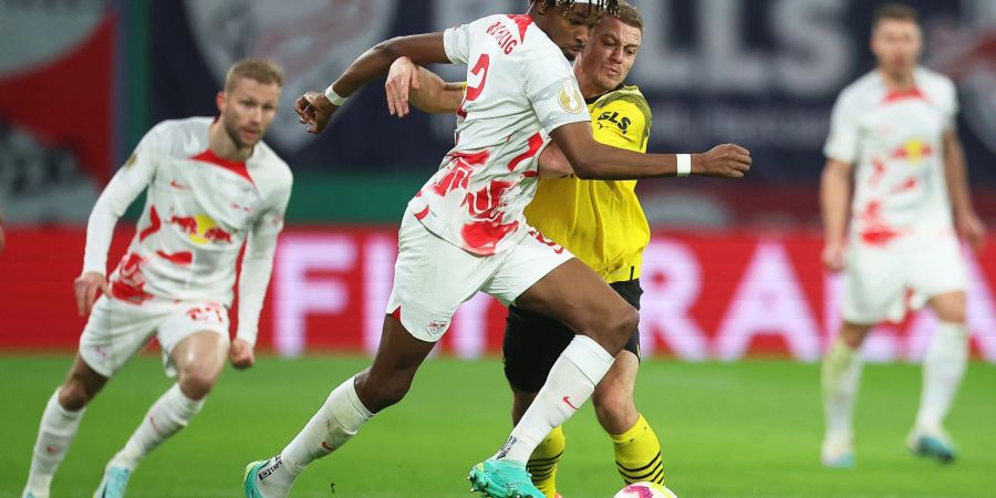 RB Leipzig setzt sich mit 2:0 gegen Borussia Dortmund durch.