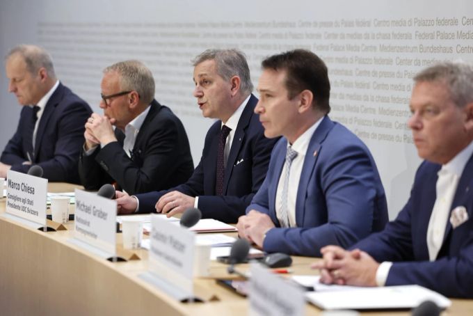 SVP-Parteipräsident Marco Chiesa spricht an der Medienkonferenz zum Thema «Zu teuer und zu extrem: Breite Allianz gegen das Stromfresser-Gesetz». Stromfresser-Gesetz Klimaschutz-Gesetz SVP