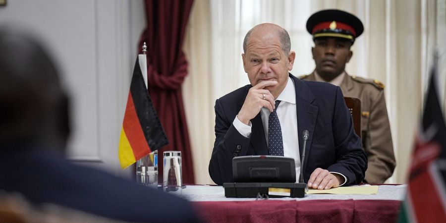 Bundeskanzler Olaf Scholz während eines Gespräch mit Kenias Präsidenten William Ruto in Nairobi.