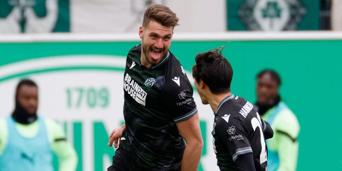 Hannovers Hendrik Weydandt (l) beendet im Sommer seine Karriere. Heiko Becker/dpa Hendrik Weydandt Hannover 96