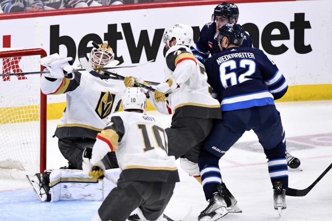 Mit Winnipeg scheitert Nino Niederreiter an den Golden Knights aus Vegas. NHL