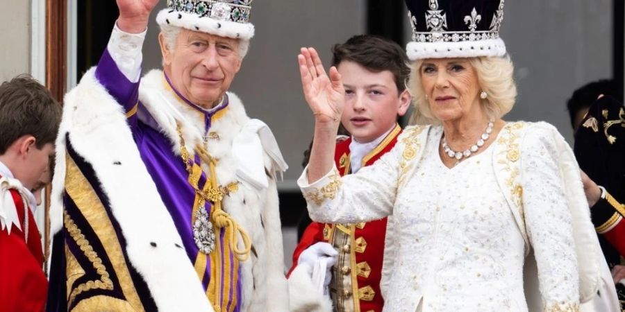 Drei Tage nach ihrer Krönung hatten Charles und Camilla einen überraschenden Cameo-Auftritt beim ersten Halbfinale des Eurovision Song Contest in Liverpool.