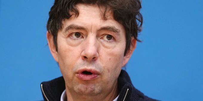 Der deutsche Virologe Christian Drosten gibt die Immunität als Grund für das Ende der Corona-Pandemie an. pandemie drosten
