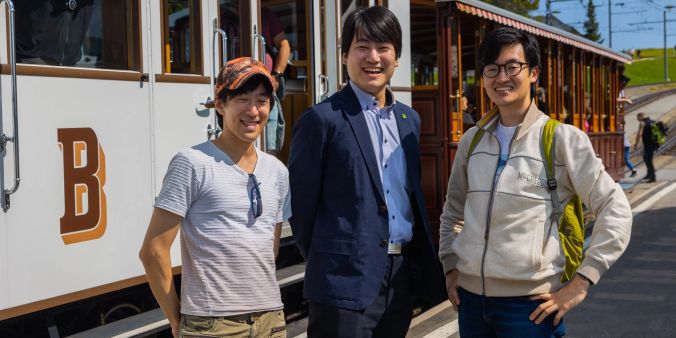 Die Studenten Sohei und Yasunori zeigen ihrem Freund Taka aus Japan die schönsten Schweizer Ortschaften.