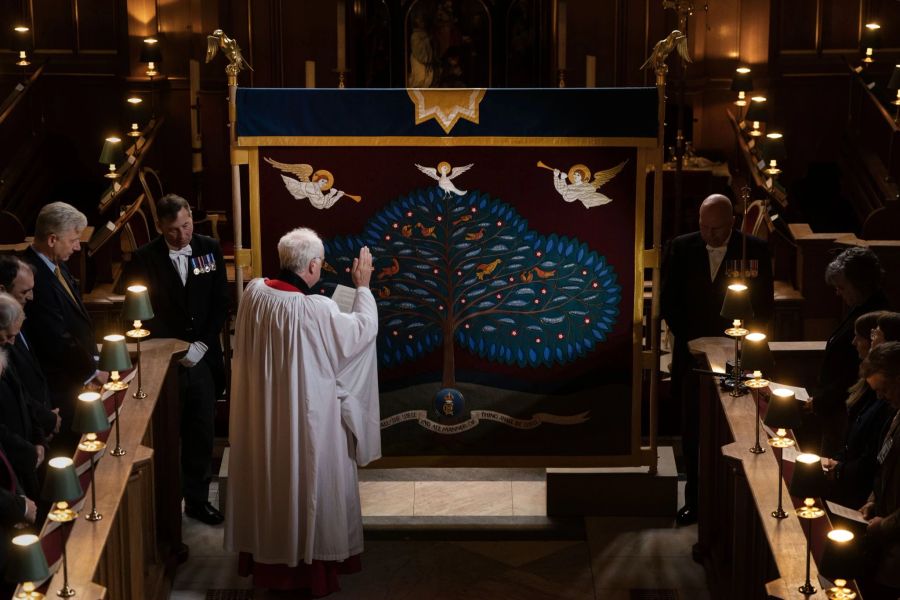 Der Salbungsschirm, der bei der Krönung verwendet wird, wurde bereits in der königlichen Kapelle im St. James's Palace in London gesegnet.