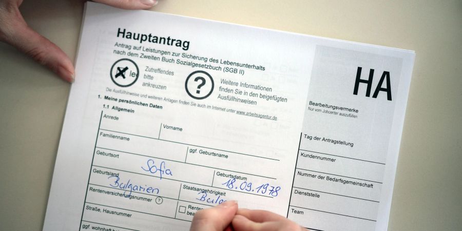 Antrag auf Arbeitslosengeld: 2022 wurde wurde deutlich weniger gezahlt als im Jahr zuvor.