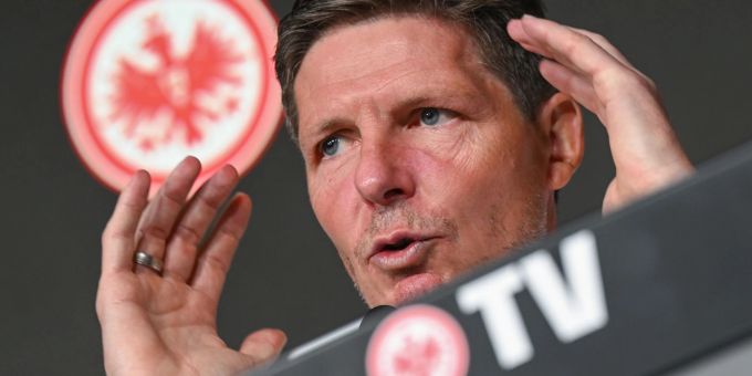 Eintracht-Cheftrainer Oliver Glasner bei der Pressekonferenz in Frankfurt. Eintracht-Cheftrainer Oliver Glasner bei der Pressekonferenz in Frankfurt.