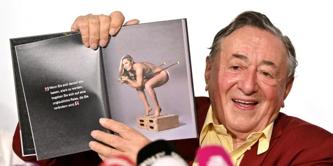 Der österreichische Unternehmer Richard «Mörtel» Lugner zeigte auf der Pressekonferenz zur Bekanntgabe des Ballgasts für den Wiener Opernball 2020 ein Buch mit reinem Nacktbild von Weltklasse-Skirennläuferin Lindsey Vonn. lindsey vonn