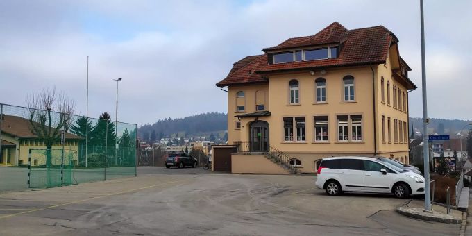 Schulhaus in Reinach. Schulhaus in Reinach.