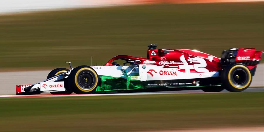 Kimi Räikkönen am Steuer des Alfa Romeo C39 bei den Formel-1-Testfahrten in Barcelona.