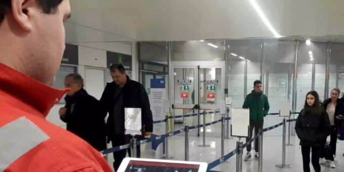 Temperaturscans am Flughafen von Rom Italien