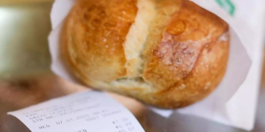 Seit rund einem Monat gibt es für jedes Brötchen und jedes Bier am Kiosk einen Kassenzettel. Foto: Jan Woitas/dpa-Zentralbild/dpa