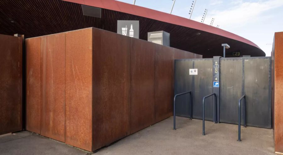 Die Türen der Fussballstadien bleiben noch etwas länger geschlossen.