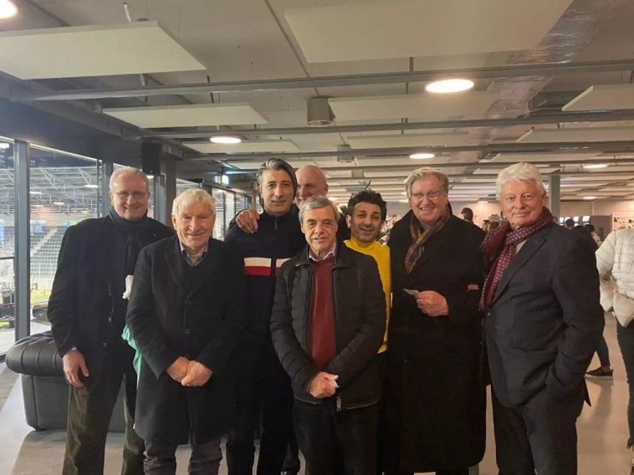 Hoher Besuch beim Spiel in Schaffhausen: (v.l.n.r.) Romano Spadaro, Erich Vogel, Murat Yakin, Hans Peter Moser, Heinz Spross, Elio Ritacco, Erwin Zogg, Kurt Grünig