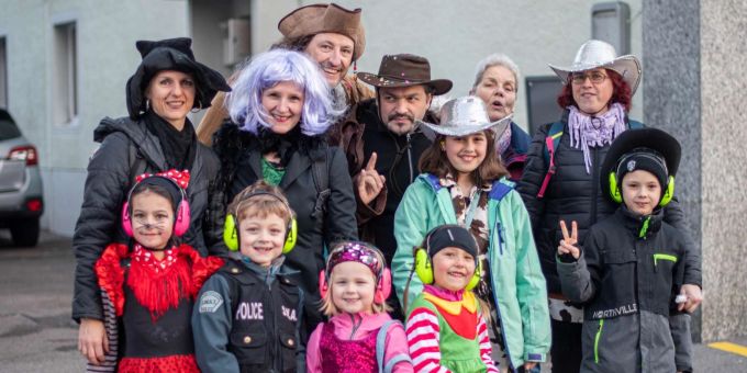 vl: Familie Haldimann, Küssek und Peter