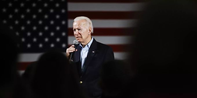Im Amtsenthebungsverfahren gegen US-Präsident Donald Trump sind die Verteidiger zum Gegenangriff übergegangen und haben den früheren Vizepräsidenten Joe Biden (Bild) wegen seiner Rolle in der Ukraine-Affäre attackiert. Im Amtsenthebungsverfahren gegen US-Präsident Donald Trump sind die Verteidiger zum Gegenangriff übergegangen und haben den früheren Vizepräsidenten Joe Biden (Bild) wegen seiner Rolle in der Ukraine-Affäre attackiert.